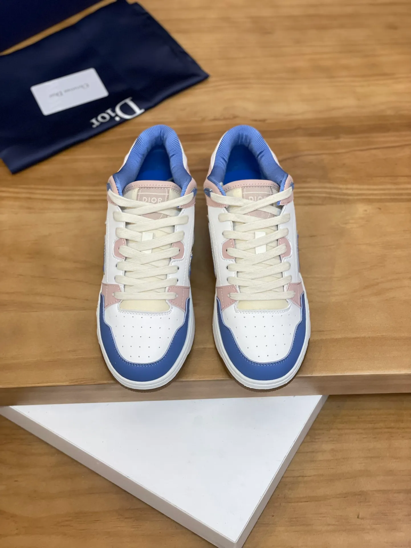 Men's shoes: 💰P440¥ Product trademark: Dior* "Dior*" high-top casual shoes Regular size: 38-44 (can be customized to 45.46) Product materials: Upper imported cowhide stitched with original fabric, breathable lining, original outsole. Number: 1006